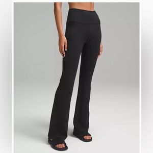 Lululemon Groove Super High Rise Flared Pant Nulu Regular (black)